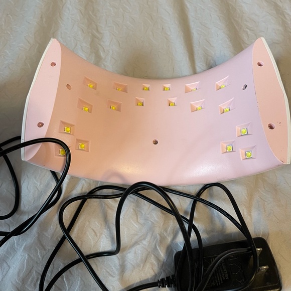 Two functioning LED nail lamps with cords - Picture 3 of 5